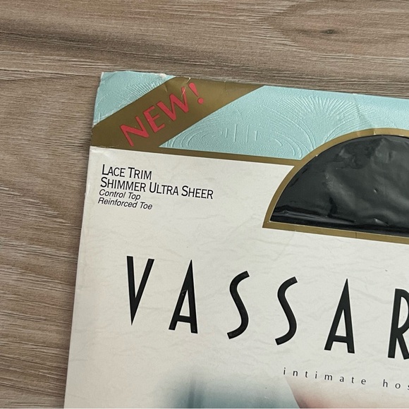 Vassarette Lace Trim Shimmer Ultra Sheer Hosiery New With Tags - Picture 2 of 6